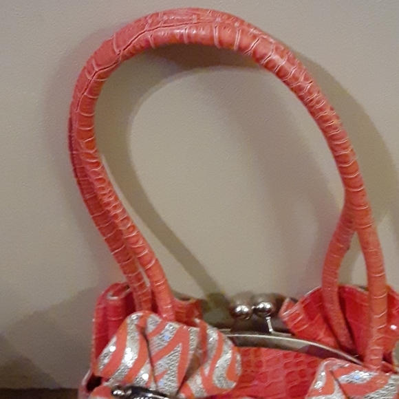 Faux Alligator Patterned Purse - Picture 2 of 5